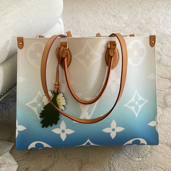 Louis Vuitton Handbags - Louis Vuitton Giant 'By the Pool' Onthego GM 🩵🤍🩵🤍🎉
